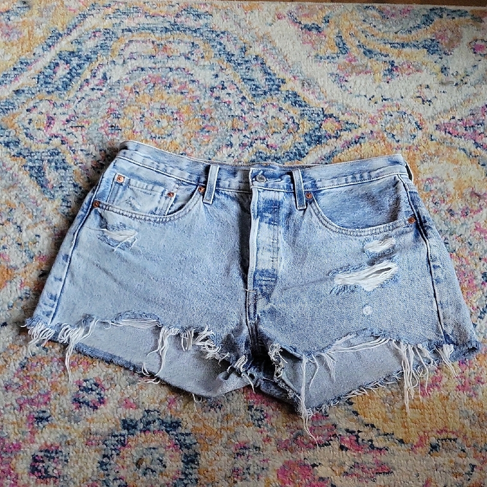 Levi's 501 Distressed Cutoff Buttonfly Lightwash Denim Shorts Size W31